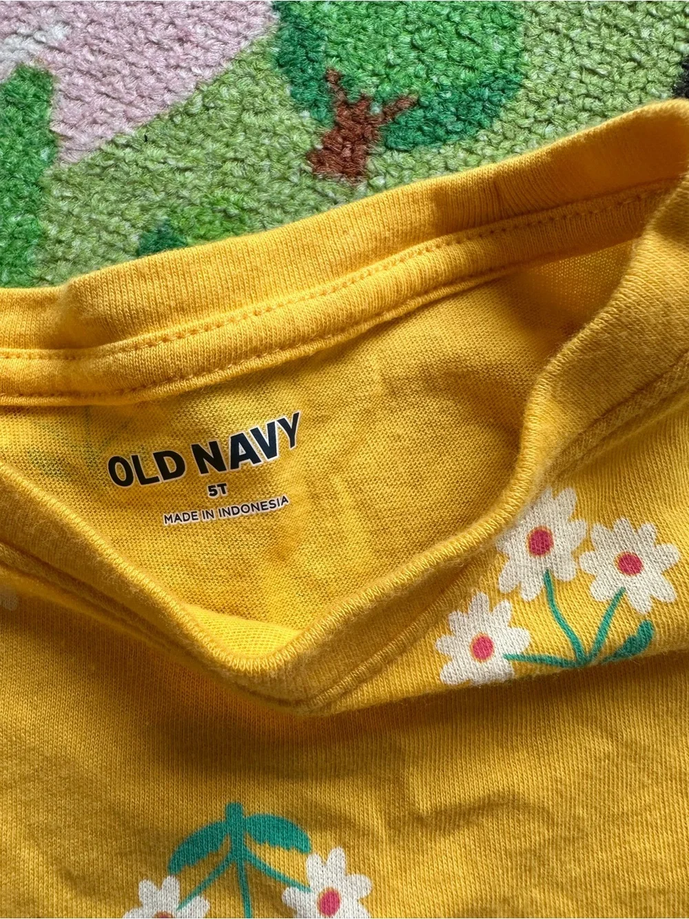 Old Navy Toddler Short-Sleeve Tee Bundle with appliqué bow and florals like new